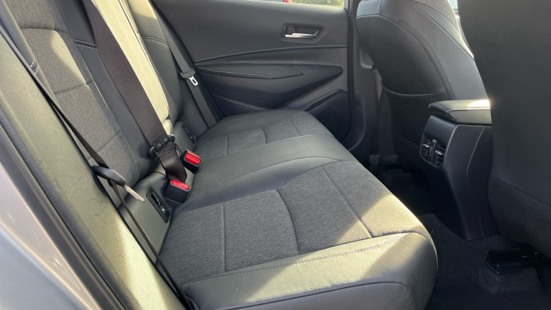 Toyota Corolla 2.0 VVT-i Hybrid Design 5dr CVT Hybrid Estate